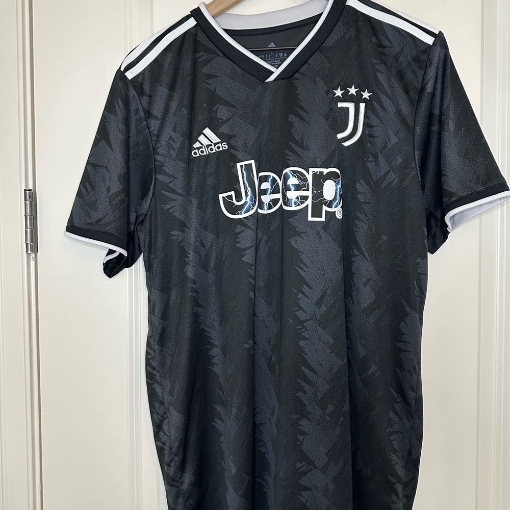 Mens juventus jersey size L